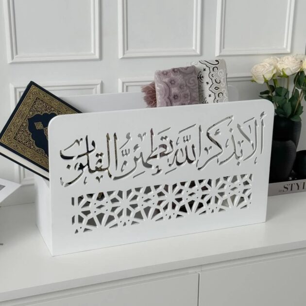 منظم سجادات صلاة أبيض – ترتيب أنيق بروح إيمانية